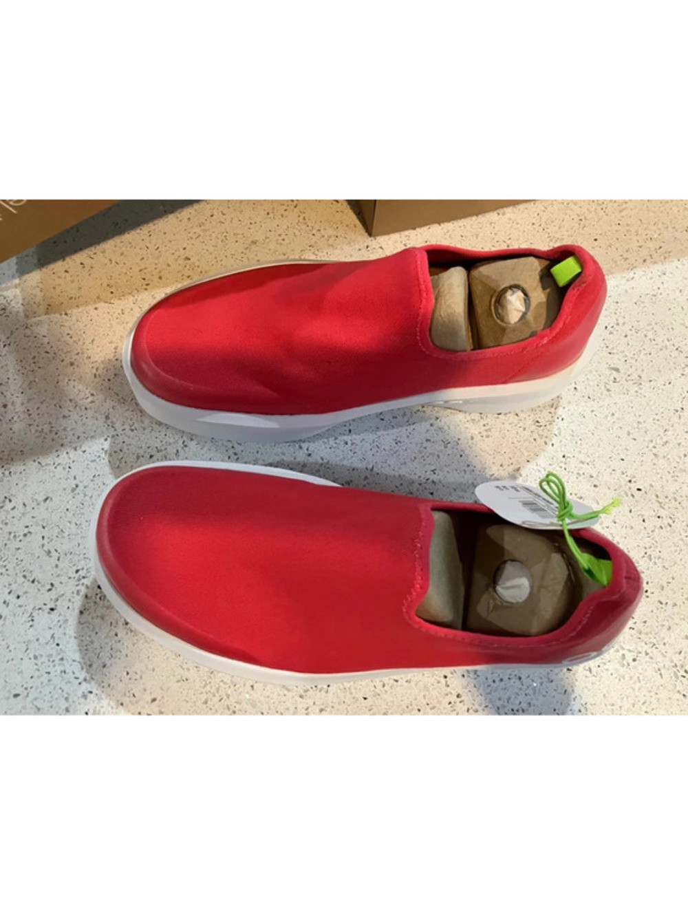 Oofos Oomega eeZee Womens Slip On Shoes Neon Berry Red Recovery NWT Platform - Picture 5 of 6